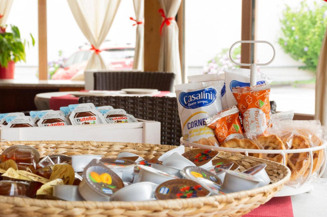 Hotel Bungalows Europa โดมาโซ ภายนอก รูปภาพ